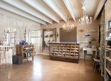 Load image into Gallery viewer, Hedera helix Perfume 4 grams in Classic Bottle