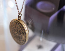 Load image into Gallery viewer, Locket Necklace with Solid Perfume, Diamond Pattern, Unique Chain with Turquoise