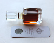 Load image into Gallery viewer, Q Natural, Botanical Perfume in Flacon