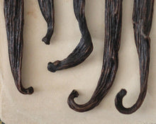 Load image into Gallery viewer, Aumbre Eau de Parfum, An amber natural perfume spray - 7 grams / mls