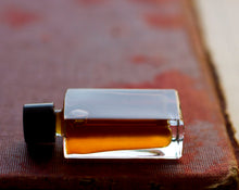 Load image into Gallery viewer, Lyra Botanical Perfume 4 gram rectangular bottle