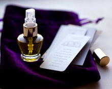 Load image into Gallery viewer, Aumbre Eau de Parfum, An amber natural perfume spray - 4 grams / mls
