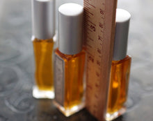 Load image into Gallery viewer, Aumbre Eau de Parfum, An amber natural perfume spray - 7 grams / mls