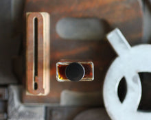 Load image into Gallery viewer, Q Botanical Perfume Rectangular bottle, 4 grams