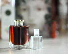 Load image into Gallery viewer, Q Natural, Botanical Perfume in Flacon
