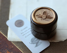 Load image into Gallery viewer, Aumbre Solid Perfume in Round Jar
