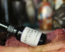 Load image into Gallery viewer, Jasmine Sambac Hydrosol, 30ml violet glass
