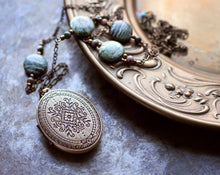 Load image into Gallery viewer, Locket Necklace with Solid Perfume, Diamond Pattern, Unique Chain with Moss Agate
