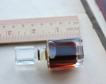 Load image into Gallery viewer, Q Natural, Botanical Perfume in Flacon
