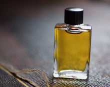 Load image into Gallery viewer, Lyra Botanical Perfume 4 grams
