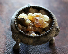 Load image into Gallery viewer, Aumbre Solid Perfume in Round Jar
