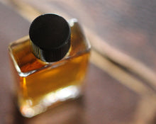 Load image into Gallery viewer, Mellifera Perfume 4 grams in Classic Bottle
