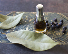 Load image into Gallery viewer, Sir Leaf &amp; Madame Berry, Bay Rum Cologne 4 grams
