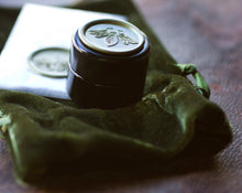Load image into Gallery viewer, La Dame Blanche Solid Natural Perfume Round Jar
