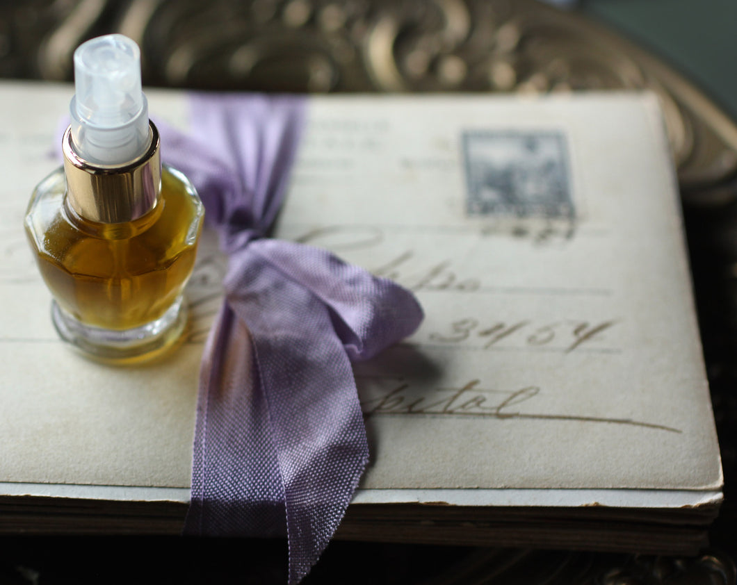 Gracing the Dawn Eau de Parfum, Spray, 4 grams