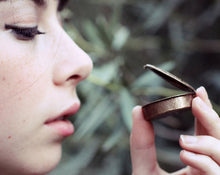 Load image into Gallery viewer, Q Solid Natural Perfume Refill Pan for Oval Compact
