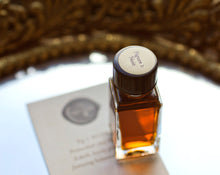 Load image into Gallery viewer, Figure 1: Noir Natural Perfume 4 grams in Classic Bottle
