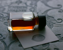Load image into Gallery viewer, Figure 1: Noir Natural Perfume 4 grams in Classic Bottle
