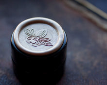 Load image into Gallery viewer, Figure 5: Bois Solid Natural Perfume Round Jar
