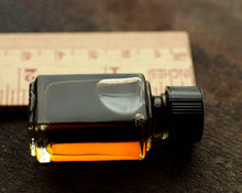 Load image into Gallery viewer, Figure 1: Noir Natural Perfume 4 grams in Classic Bottle
