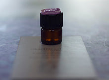 Load image into Gallery viewer, Hedera helix Natural Perfume Vial 1 gram
