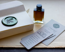 Load image into Gallery viewer, Hedera helix Perfume 4 grams in Classic Bottle
