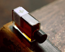 Load image into Gallery viewer, Impromptu Botanical Natural Perfume 4 grams in Classic Bottle
