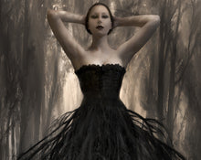 Load image into Gallery viewer, Figure 1: Noir Botanical Eau de Parfum 4 grams

