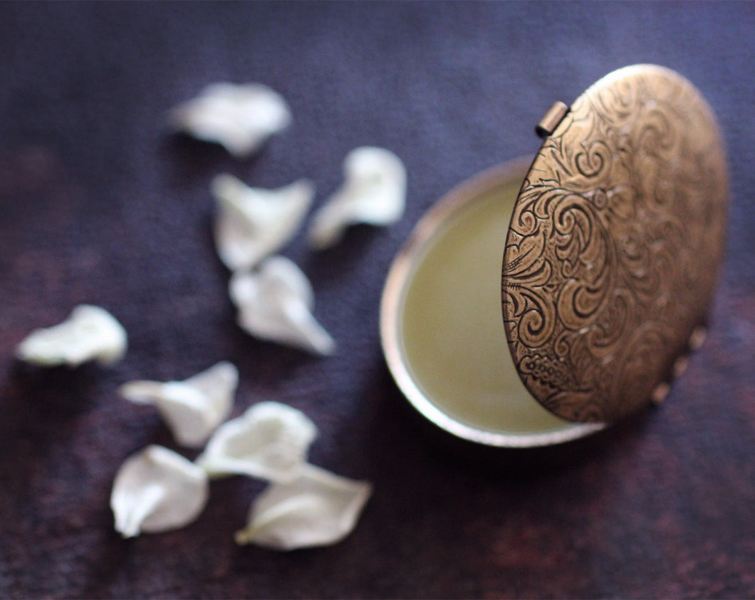 Vespertina Solid Perfume in an Oval Compact