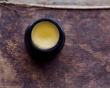 Load image into Gallery viewer, Figure 1: Noir Solid Perfume in Round Violet Jar
