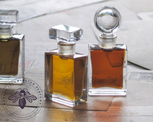 Load image into Gallery viewer, Chiaroscuro Botanical Perfume Flacon with Round Top
