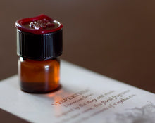 Load image into Gallery viewer, Hedera helix Natural Perfume Vial 1 gram
